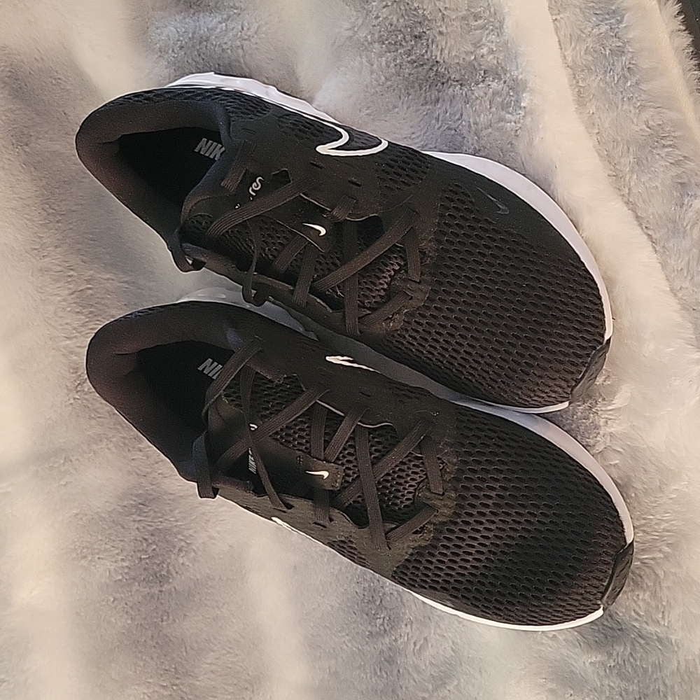 Nike Men's Air Max Infinity 2, Size 10-1/2. Brand New, in the box!